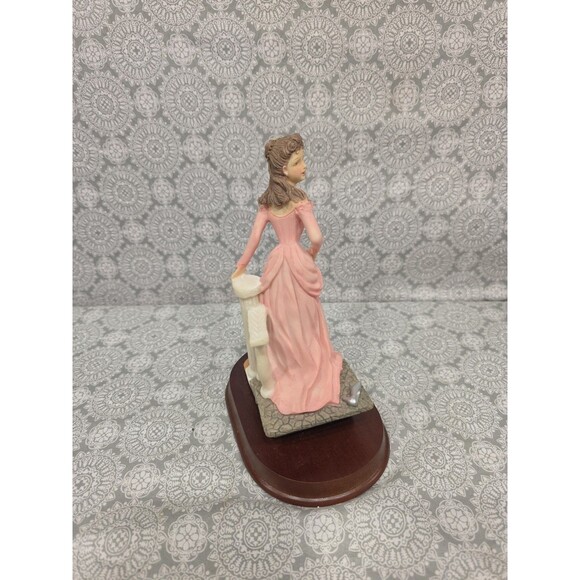 La Verona Collection Cinderella Figurine Woman Statuette‎ On Stairs Open Box - Picture 5 of 7